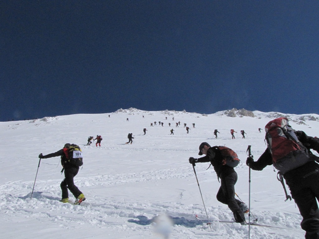 La traversata alta del Gran Sasso (da lontano)